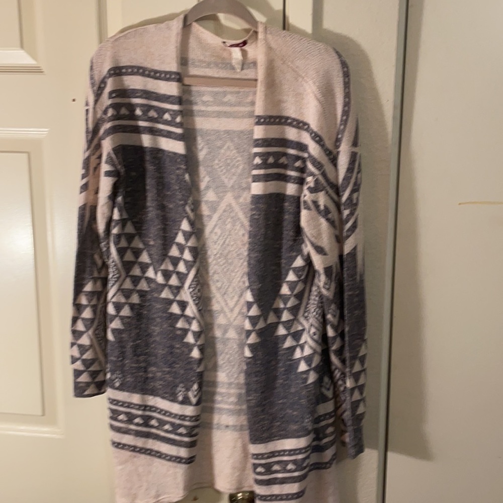 Silver gate large Aztec design sweater Boho type
